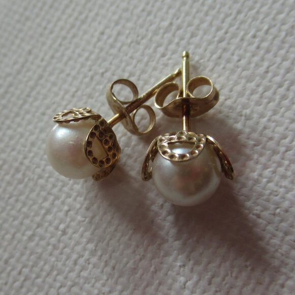 14K Filigree, Yellow Gold w/ 6mm Pearls, Earrings, Vintage, 90s, Floral - Picture 8 of 11